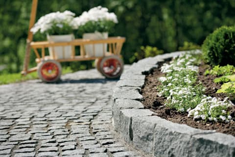 Kotipiha kauniiksi luonnonkivillä