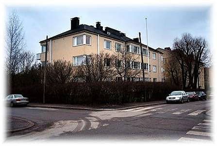 <p data-block-key="oi3rf">Munkkiniemessä asuntojen vanhat rautaventtiilit saneerattiin Velco VSR-100 sarjalla. Julkisivussa säilytettiin vanhat ulkoritilät.</p>