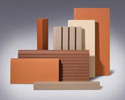 <p data-block-key="q9qmc">Keraamisilla laatoilla on mahdollista saada vaihteleviakin julkisivupintoja.</p>