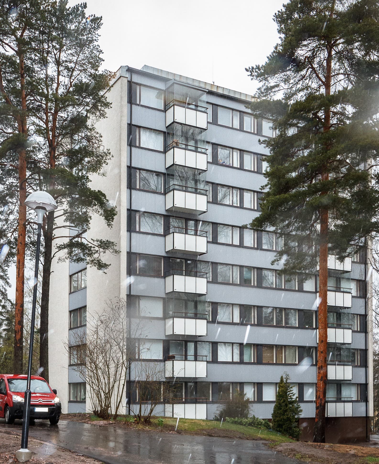 <p data-block-key="ucnzn">Helsingin Kannelmäessä sijaitseva Asunto Oy Säästövanha koostuu viidestä kahdeksankerroksisesta talosta ja 240 huoneistosta, joissa asuu monipuolinen joukko eri-ikäisiä asukkaita. </p>