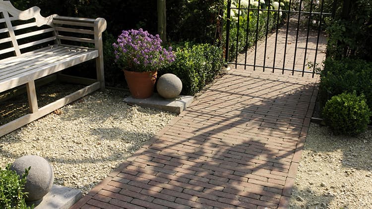 Luo kestävät polut omaan upeaan unelmiesi puutarhaan