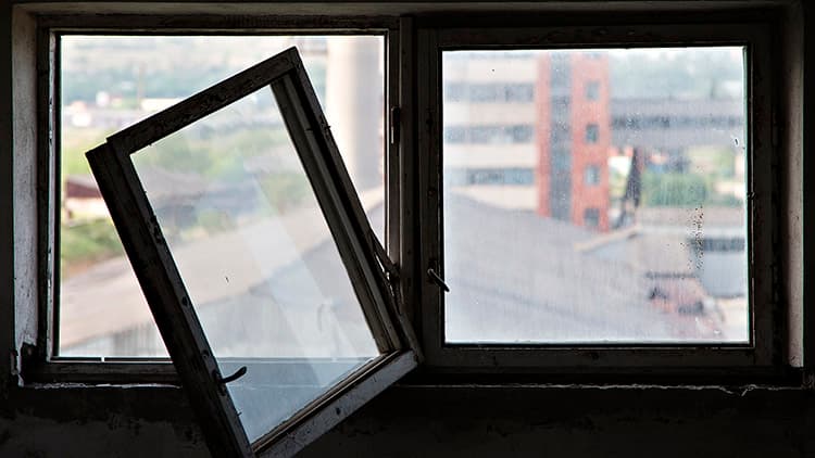 Onko 10 vuotta vanha rakennus­virhe talo­yhtiön vai osakkaan korvattava?