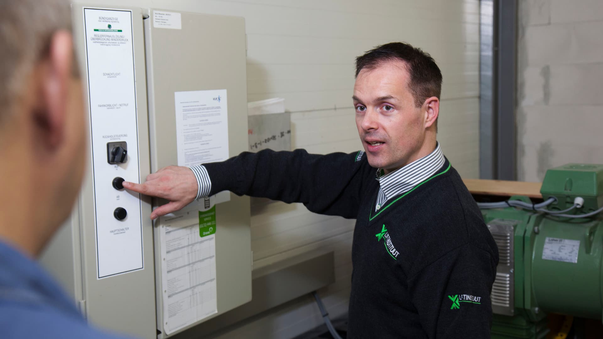 Hissitarkastus­palvelun vaihto tuotti halvempaa ja parempaa palvelua