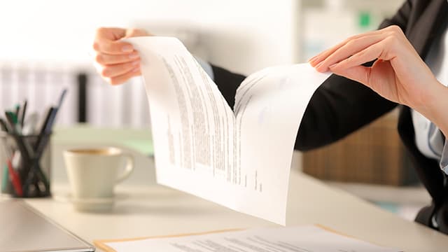 joku repii sopimuspaperin