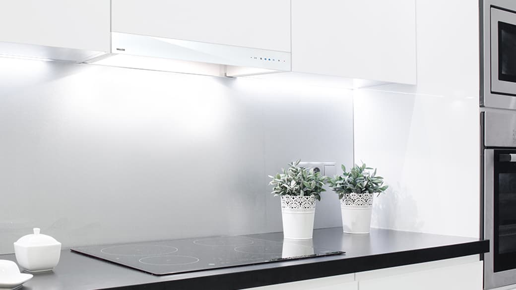 Näin valitset oikeanlaisen liesi­kuvun keittiö­remontissa