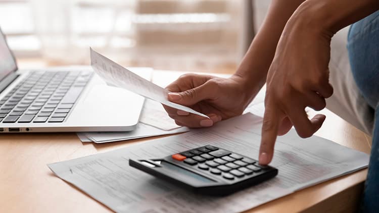 Miten voi hanke­suunnitelman koko talo­yhtiölle maksattaa kahdella osakkaalla?