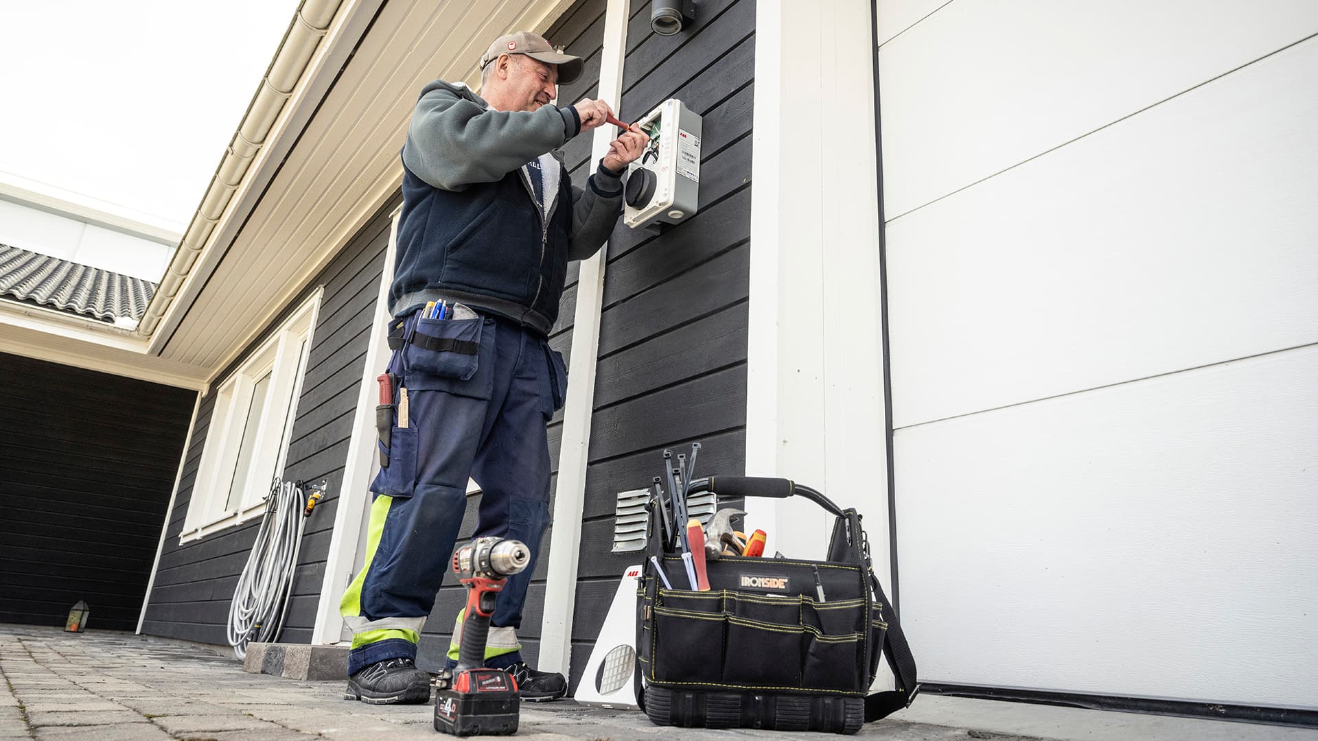 Sähköauton latausasema jälkiasennuksena - huomioi nämä asiat