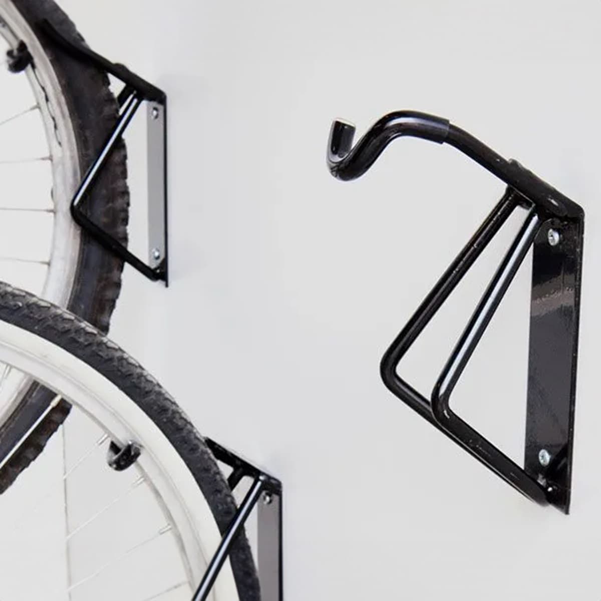 <p data-block-key="pq7j5">Junior V-3 on monipuolinen seinäkoukku, jossa pyörä kiinnitetään etu- tai takarenkaasta – sopii eri kokoisiin tiloihin.</p>