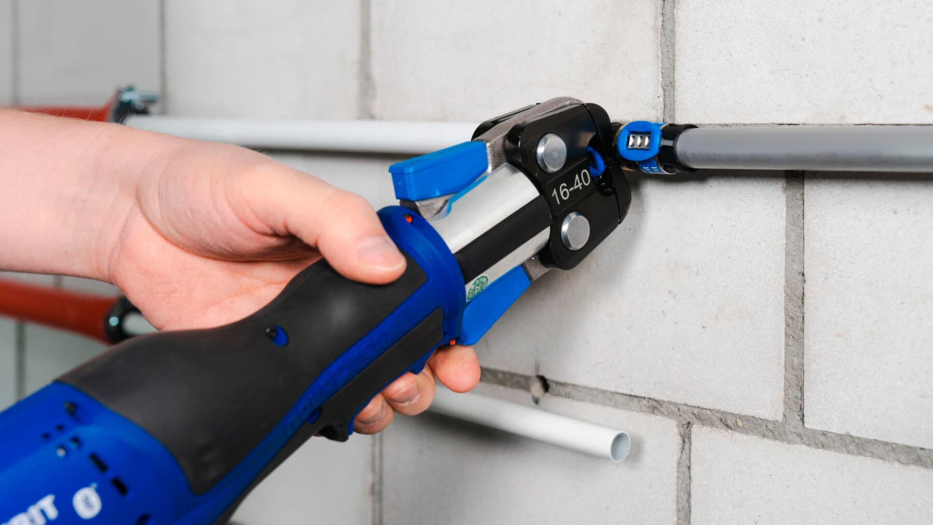 <p data-block-key="8sggd">Putkien vaihtaminen uusiin nollaa putkiston iän ja korvausten ikävähennykset.</p>