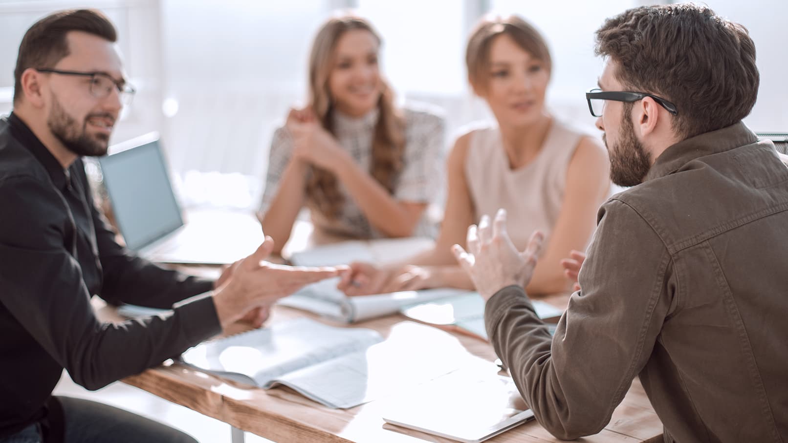 Viikon kysymys: Voiko osakkaan puoliso toimia valtakirjalla hallituksen puheenjohtajana?