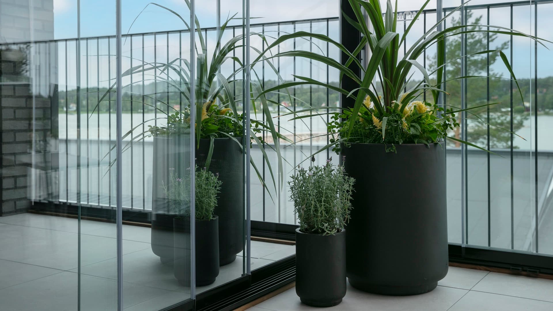 Miksi parvekkeita lasitetaan? Kuuntele vastaus KIVIJALKA-podcastista