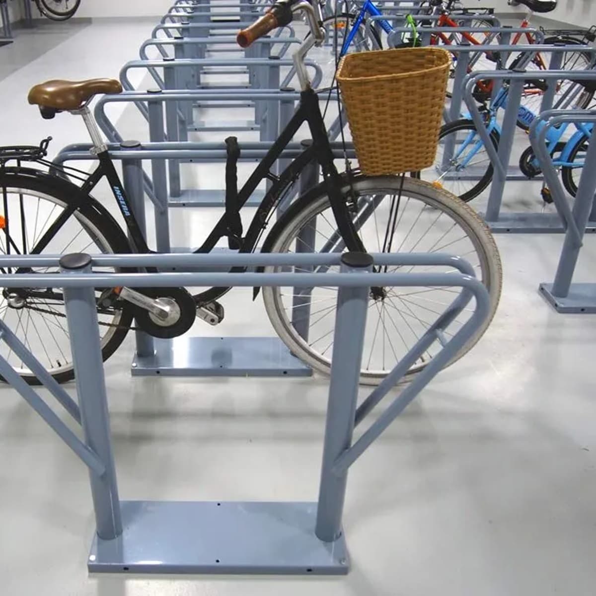 <p data-block-key="t8rkg">PyöräNoja PN-2 ECO on tukeva lattiateline kahdelle pyörälle. Pyörät nojaavat vakaasti telineeseen ja voidaan lukita, ja asennus onnistuu lattiaan tai tasaiselle alustalle talotekniikka huomioiden.</p>