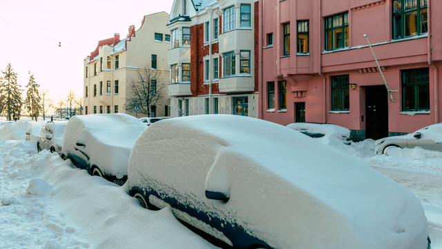Luminen kadunvarsi helsingissä