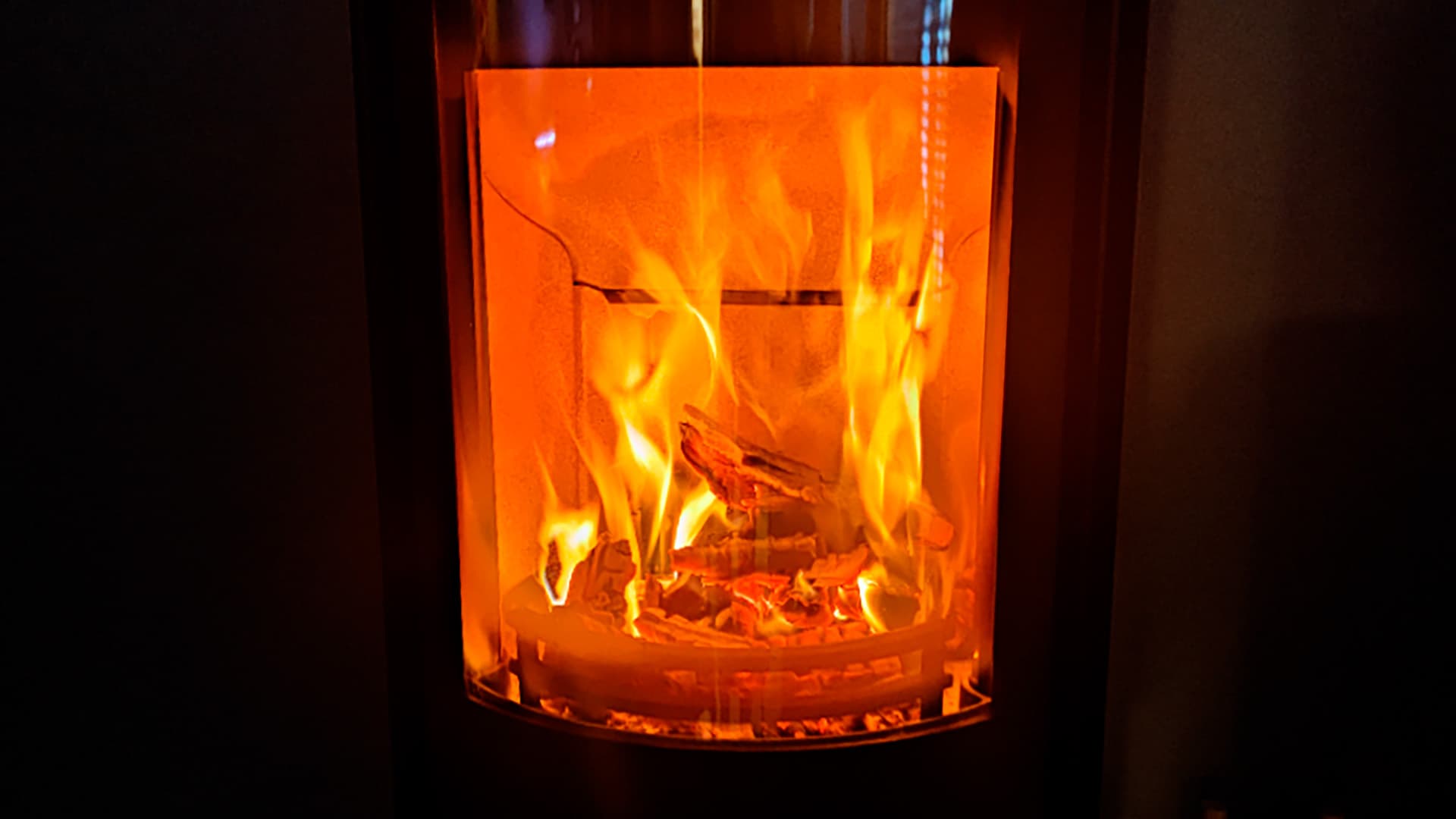 Tulisijan asennus vanhaan taloon tai remonttikohteeseen – vinkit ja neuvot