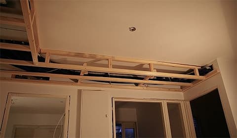 <p data-block-key="f8gxm">Ilmanvaihtokanavat koteloidaan näkymättömiin ja siistejä koteloita voi hyödyntää vaikka valaisimien asennuksessa.</p>