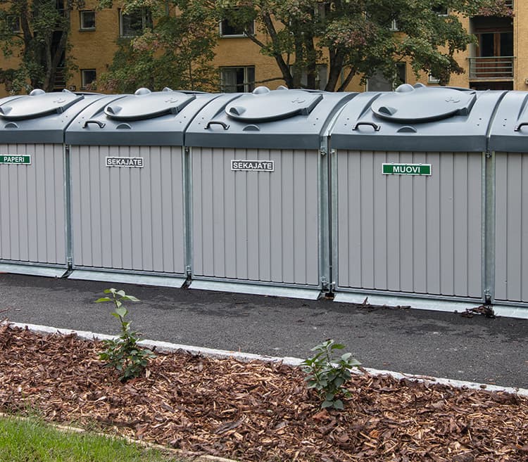 <p data-block-key="vxmfw">Tarve paloturvalliselle ja selkeästi jaotellulle jätteiden kierrätysjärjestelmälle voi toimia yhtenä kimmokkeena pihakorjaukselle.</p>