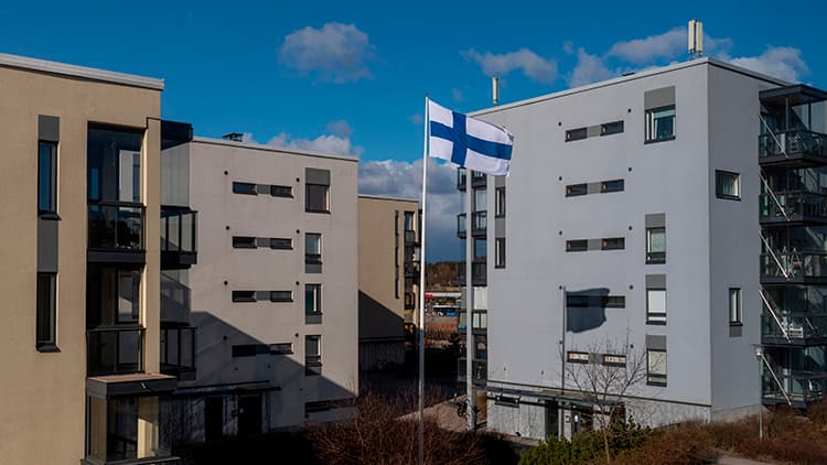 Kenelle lipputangon siirtäminen kuuluu?