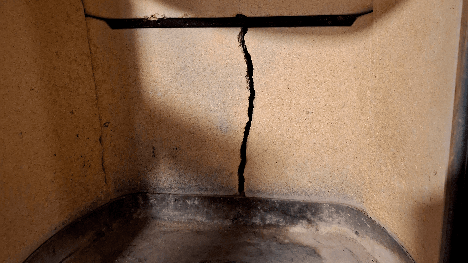 Tulipesän pienten halkeamien korjaus itse