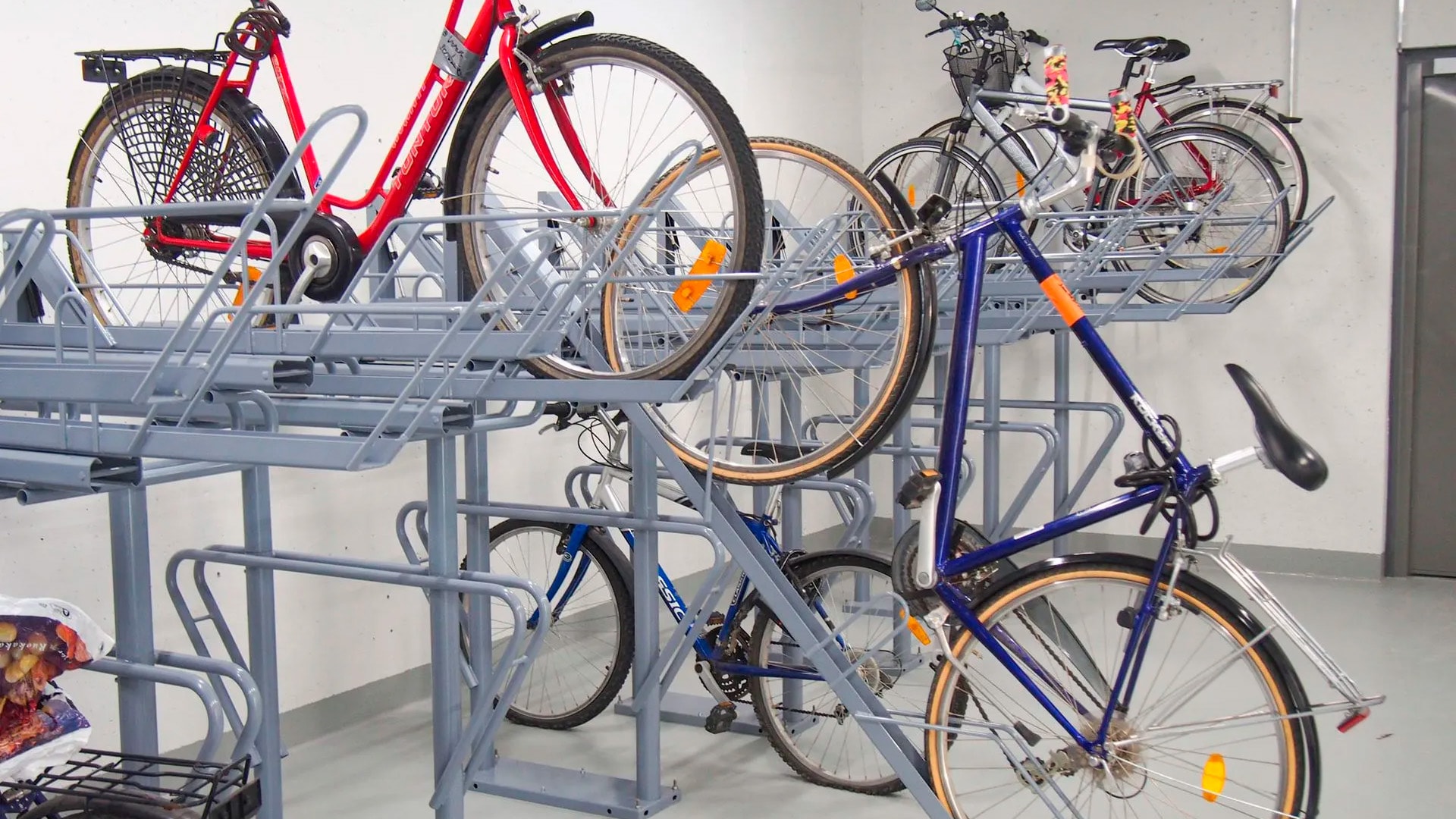 kerrosteline-polkupyörille-taloyhtiö-1920x1080