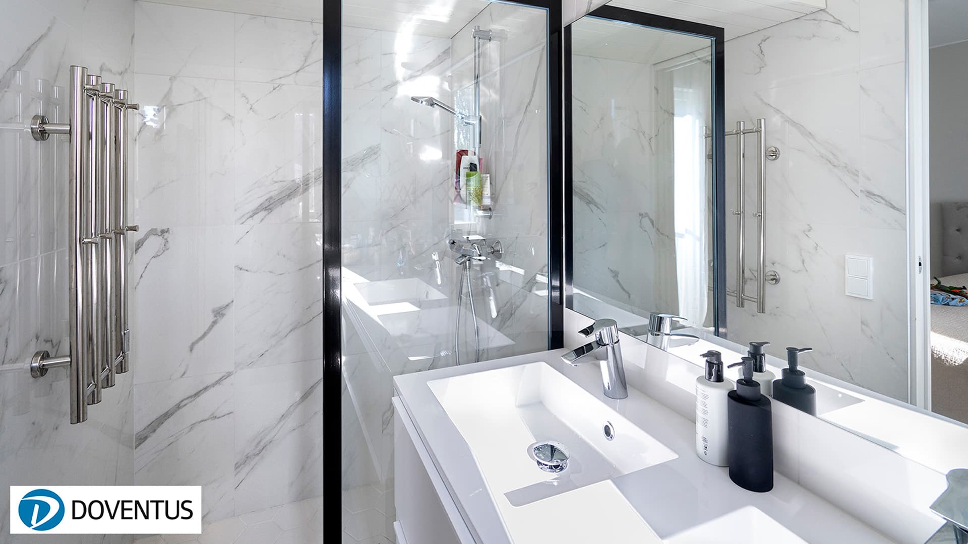 <p data-block-key="2gh80">Märkätiloissa korkea laatu tulee kosketeltavaan muotoon ja saneerattu asunto ihastuttaa. Sisustusuunnittelija on tilaajan ja arkkitedin apuna materiaalivalinnoissa. Kuva Doventus Oy.</p>