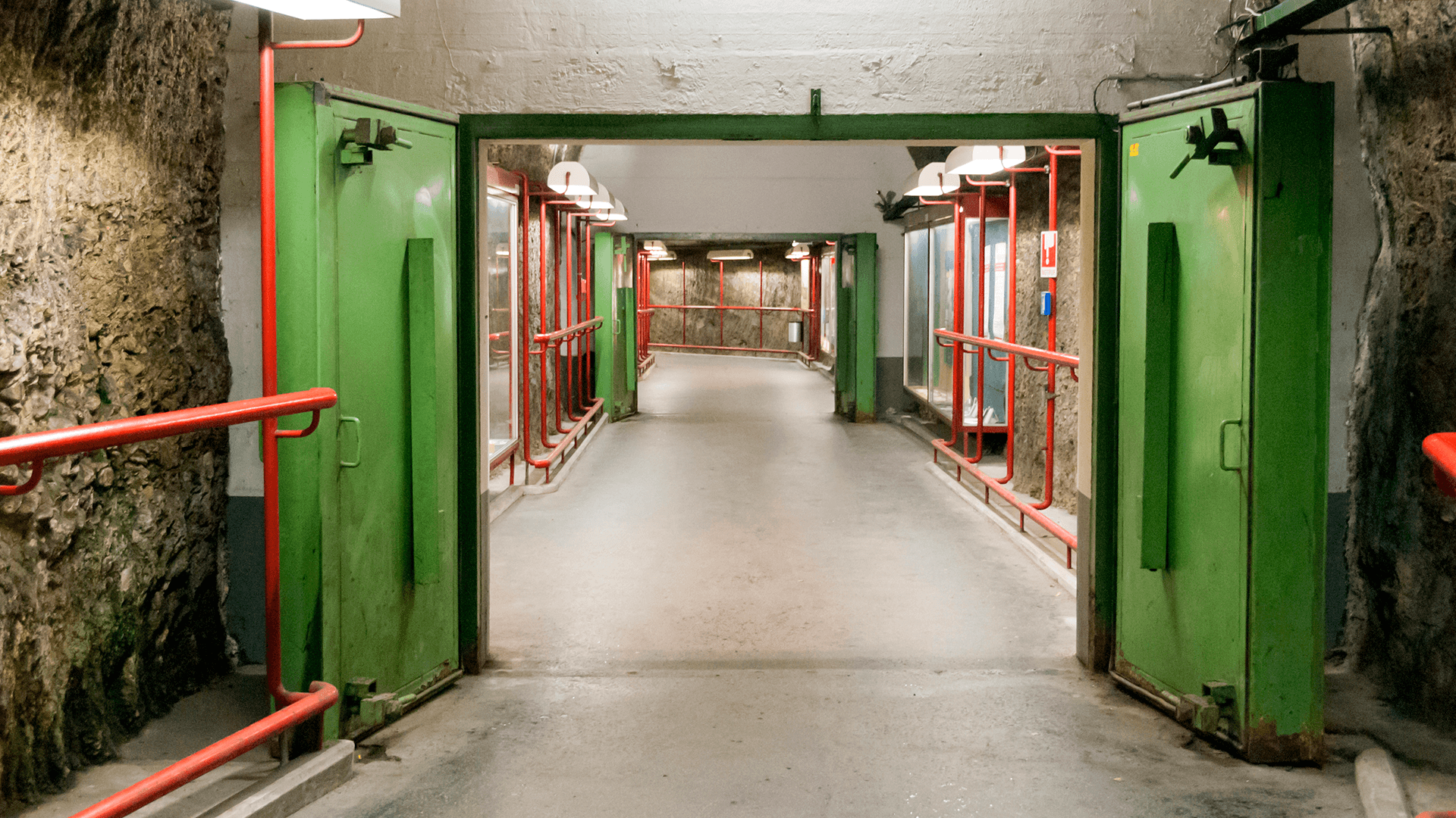 Väestönsuoja on nyt puhuttu aihe ‒ Kaikille ei ole osoitettu omaa väestönsuojaa: näin taloyhtiön hallitus varmistaa, että suoja toimii kriisissä