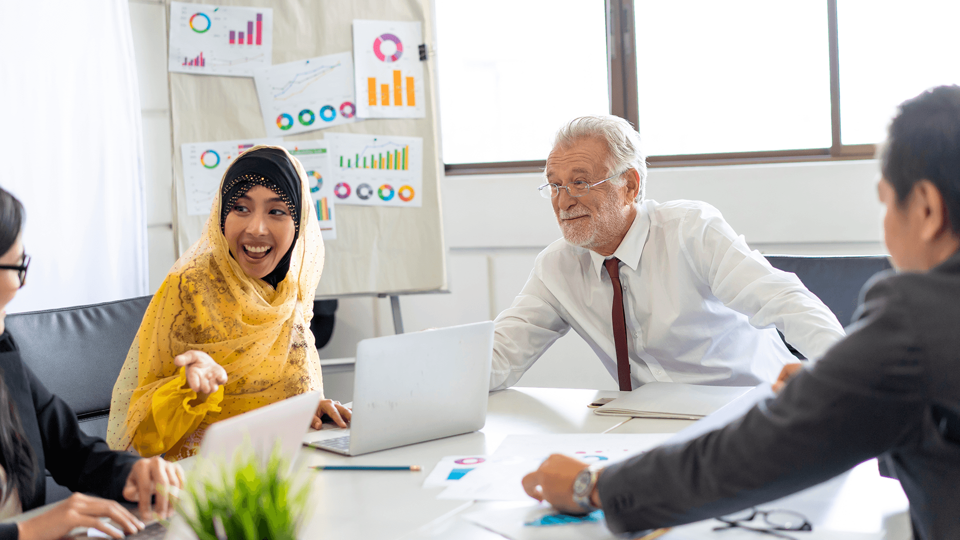 <p data-block-key="oj6hk"> Selkeä viestintä vahvistaa luottamusta taloyhtiössä ja auttaa osakkaita hahmottamaan, mitä tulevat korjaukset voivat merkitä omalle taloudelle. (Kuva Adobe Stock)</p>