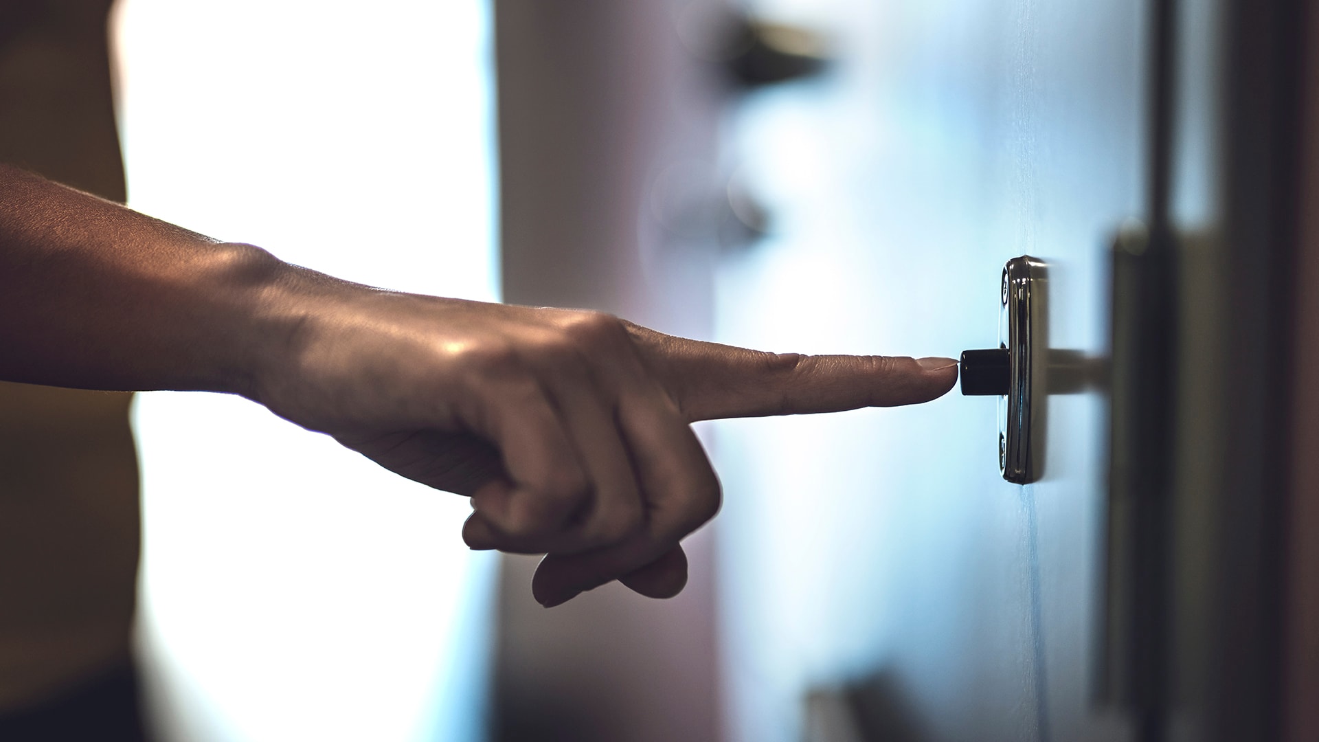 tiedätkö-kenelle-avaat-ovesi-abb-1920x1080