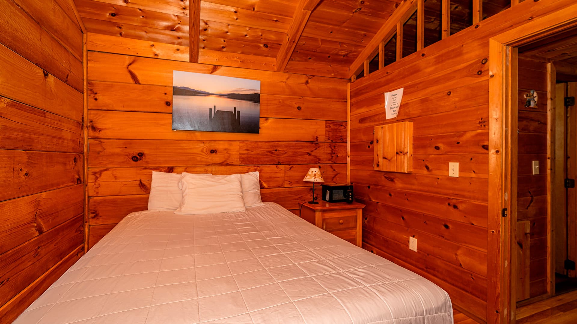 Viikon sisustusidea: Miten vaalennan vanhan hirsipinnan?